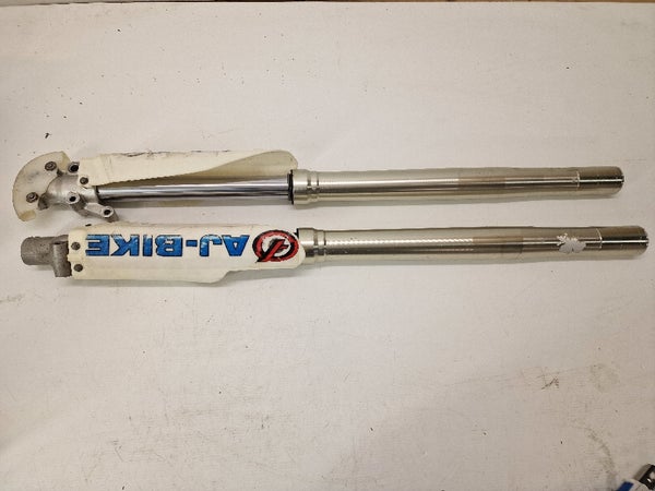 Etuiskunvaimentimet (SUZUKI RM85 2004)  51103-03B30