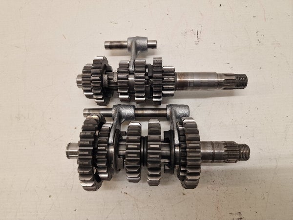 Gear box  (SUZUKI RM125 1983)  24120-14120 24120-14120-000 24131-14120-000