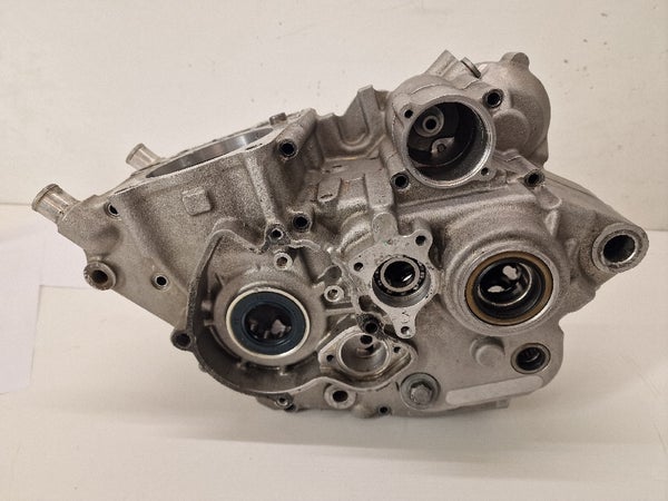 ENG CASE CPL. W.TR.BEAR. 05 (KTM SXF250 2006) 77030000044 77030000144 77038102000