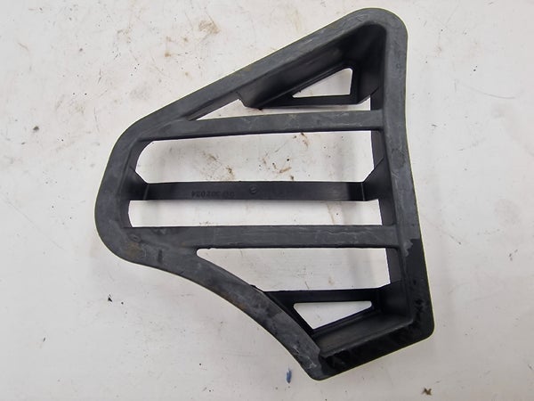 RH AIR INTAKE GRILL (Ski-Doo MXZ440 2002) 517302024